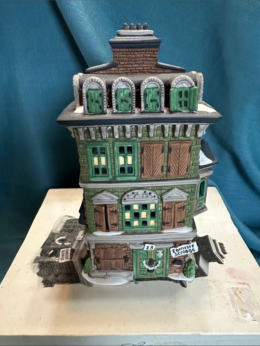 Department 56 The Flat of Ebenezer Scrooge Dickens Village missing light